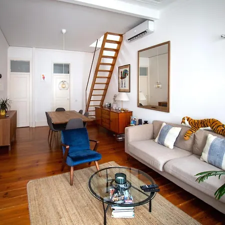 Acogedor Apartamento Con Atico En リスボン